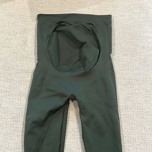 BLANQI EVERYDAY
Maternity Belly Support Leggings in Forest night